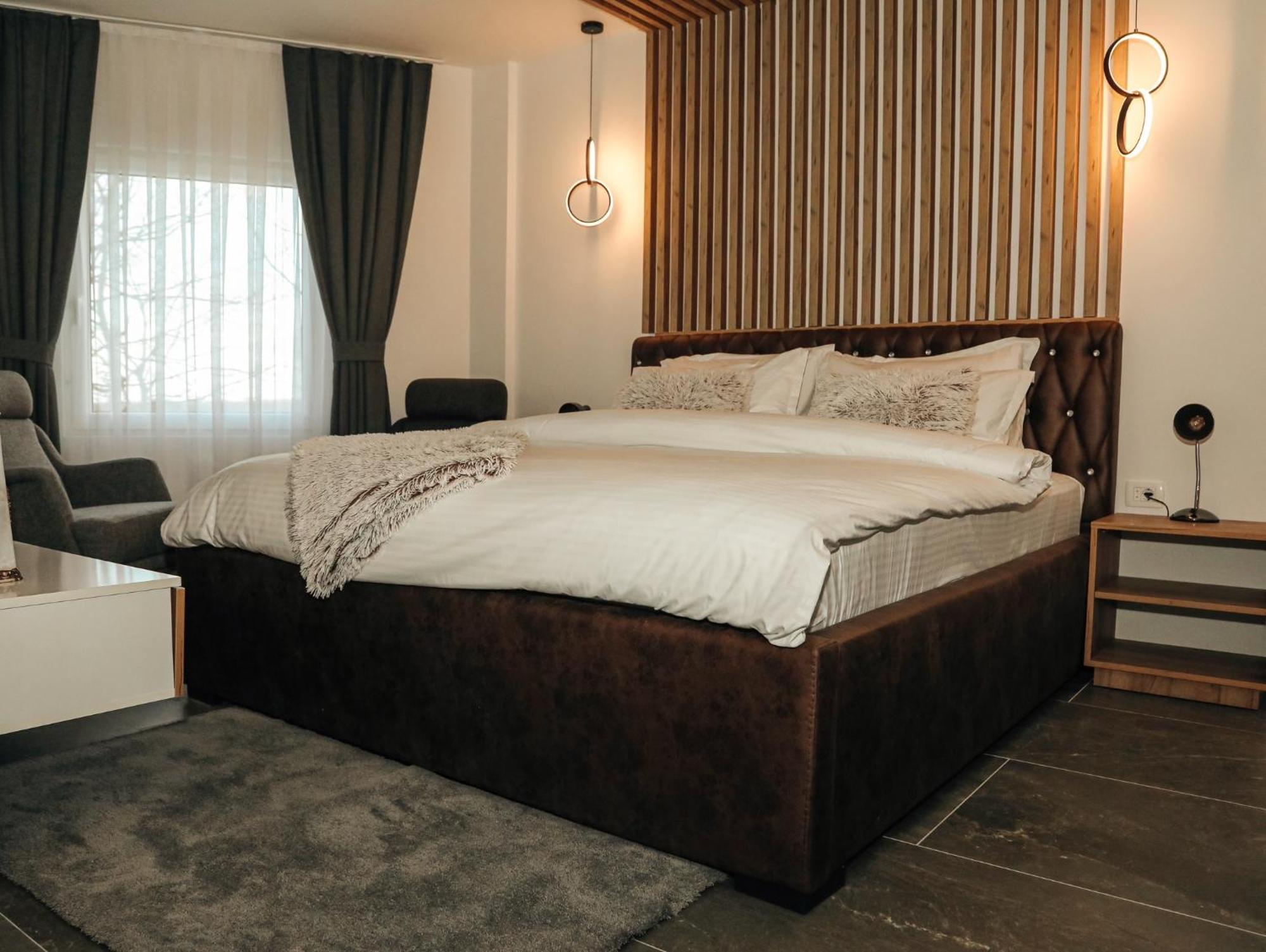 פריזאי Hotel Europa 92 מראה חיצוני תמונה